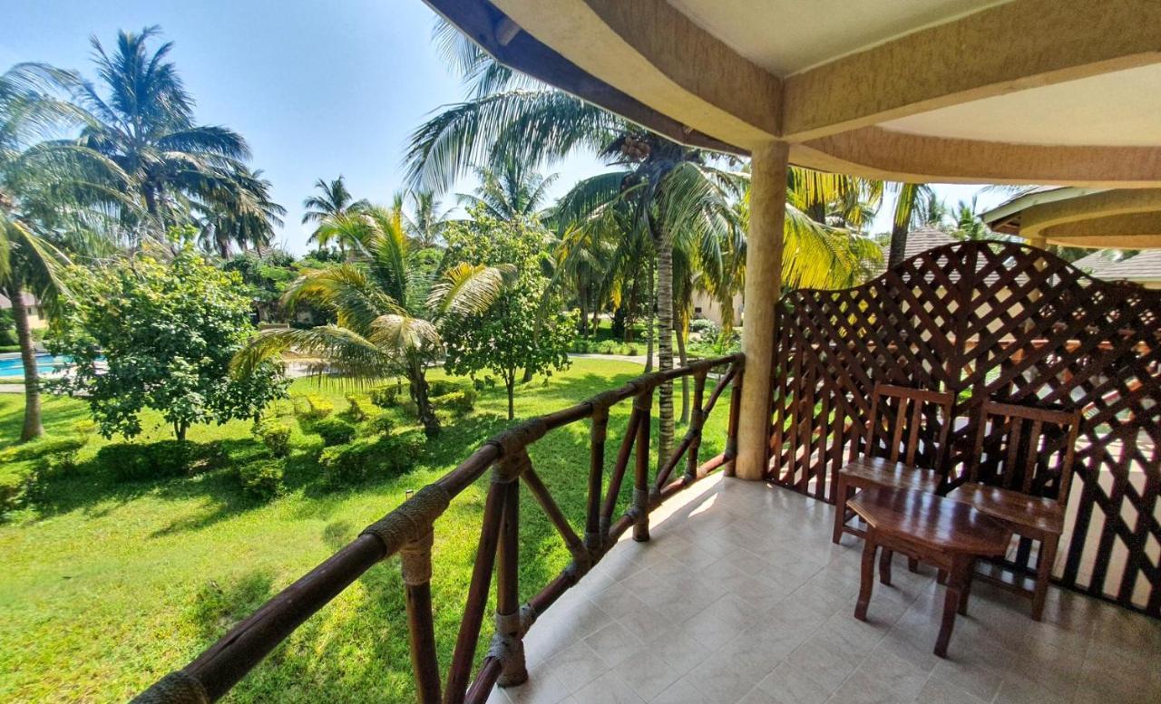 Ahg Maya Bay Resort & Spa Michamvi Extérieur photo